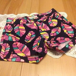 Oshkosh Girl shorts, size 6. 100% cotton.